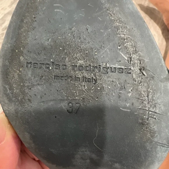 Narciso Rodriguez suede and ostrich orsay heels. - Picture 4 of 6